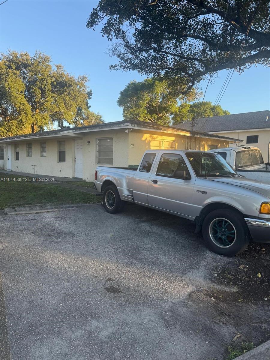 Town Of Modelo (Dania) B-