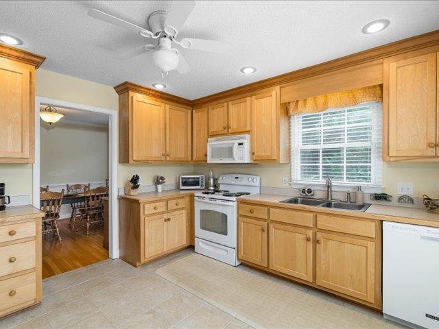 41 Hickory Nut Ln
