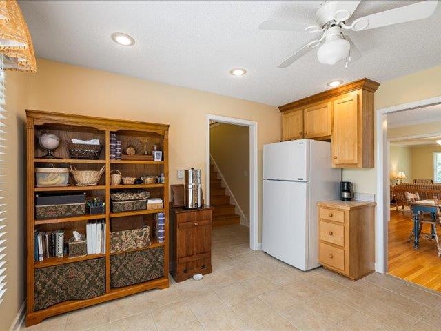 41 Hickory Nut Ln