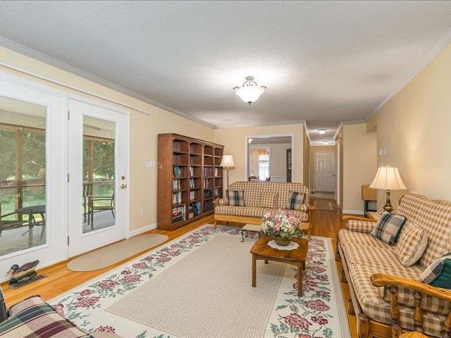 41 Hickory Nut Ln