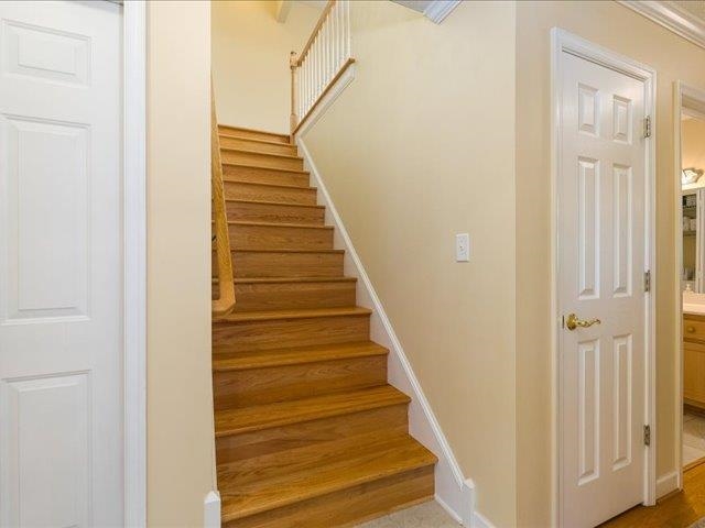 41 Hickory Nut Ln