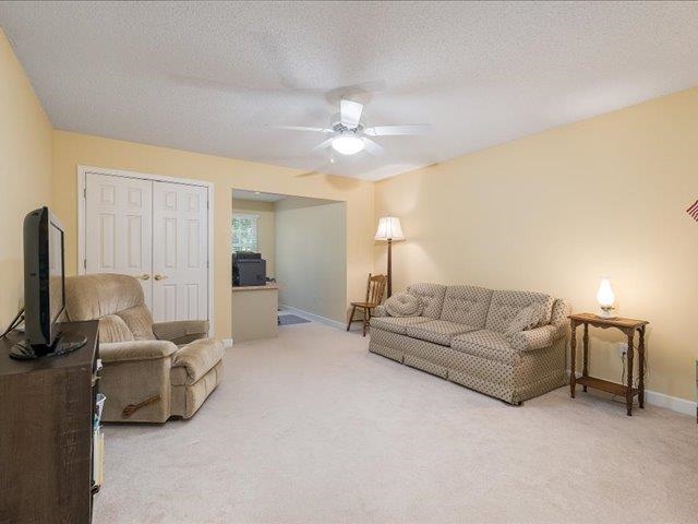 41 Hickory Nut Ln