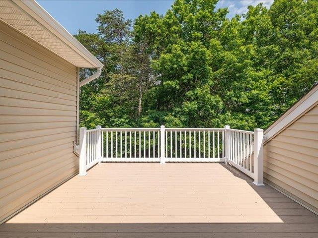 41 Hickory Nut Ln