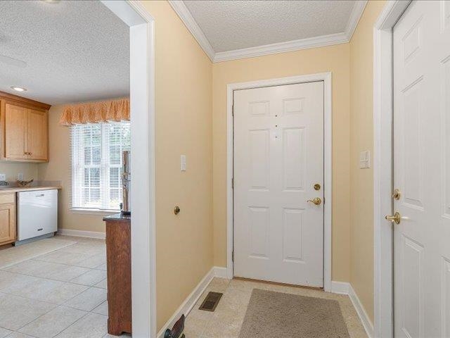 41 Hickory Nut Ln