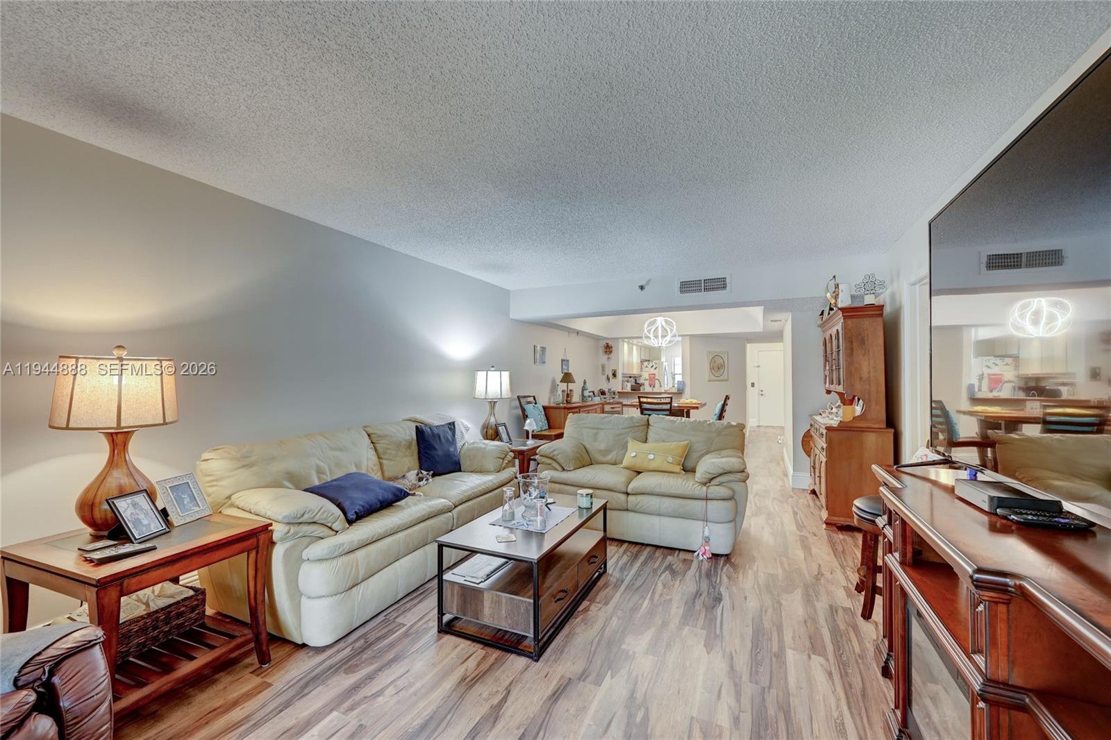 Pines Of Boca Barwood Con