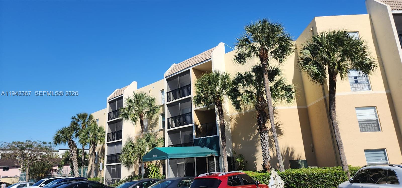 Homes for sale in Doral, FL | 8005 Lake Dr #201, Doral, FL 33166 | MLS# A11942367