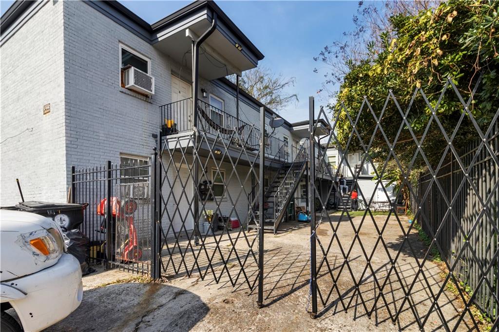 Homes for sale in New Orleans, LA | 3215 Dryades St, New Orleans, LA 70115 | MLS# 2538046