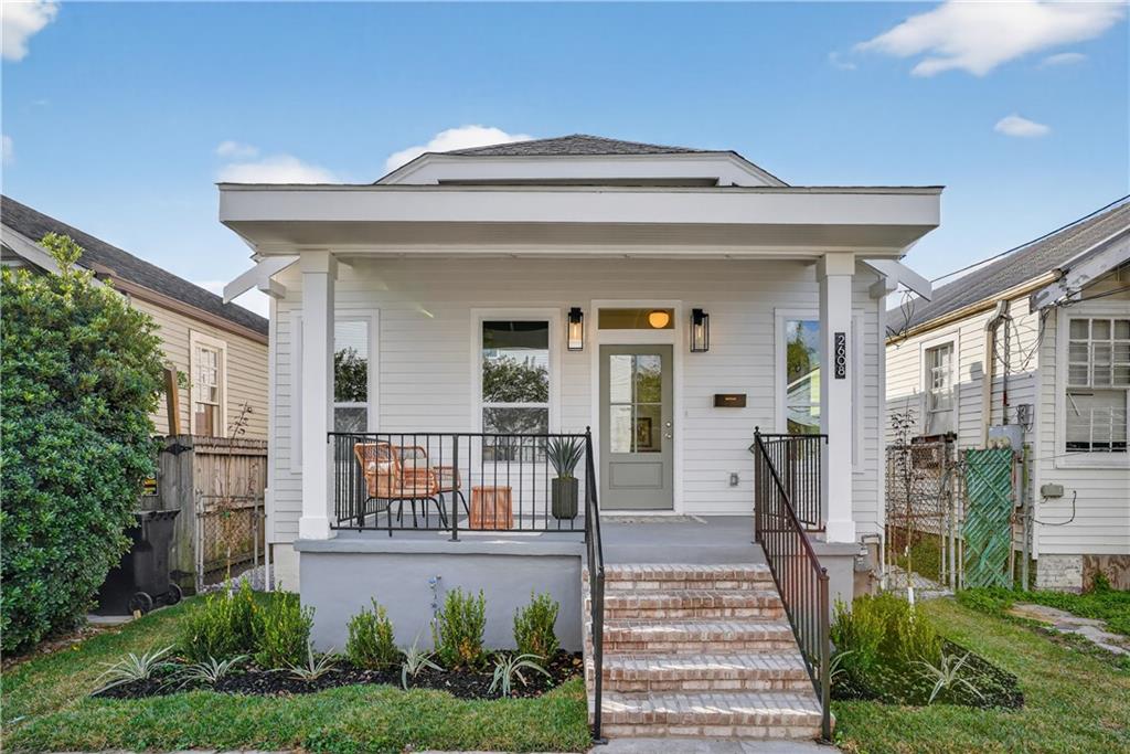 Homes for sale in New Orleans, LA | 2608 Upperline St, New Orleans, LA 70115 | MLS# 2538099