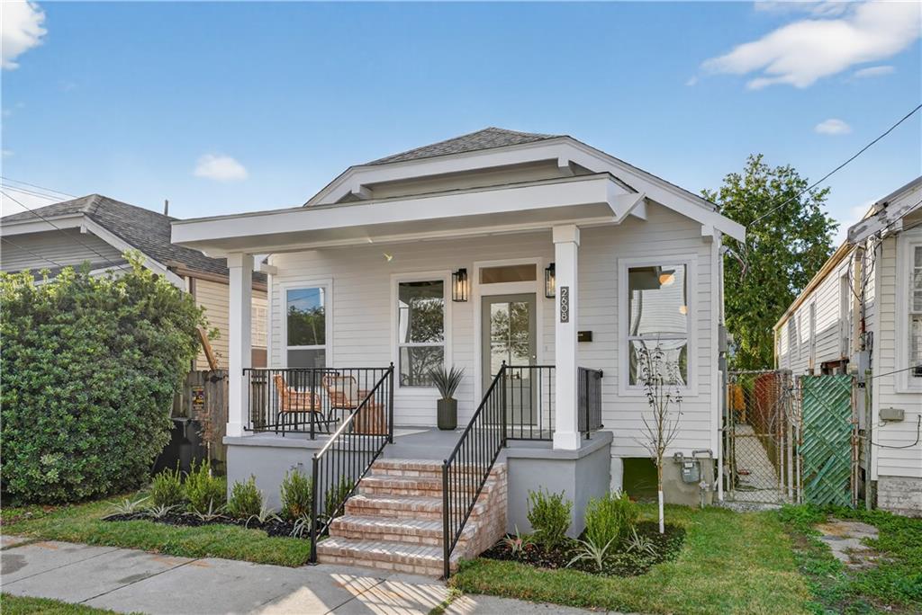 Homes for sale in New Orleans, LA | 2608 Upperline St, New Orleans, LA 70115 | MLS# 2538099