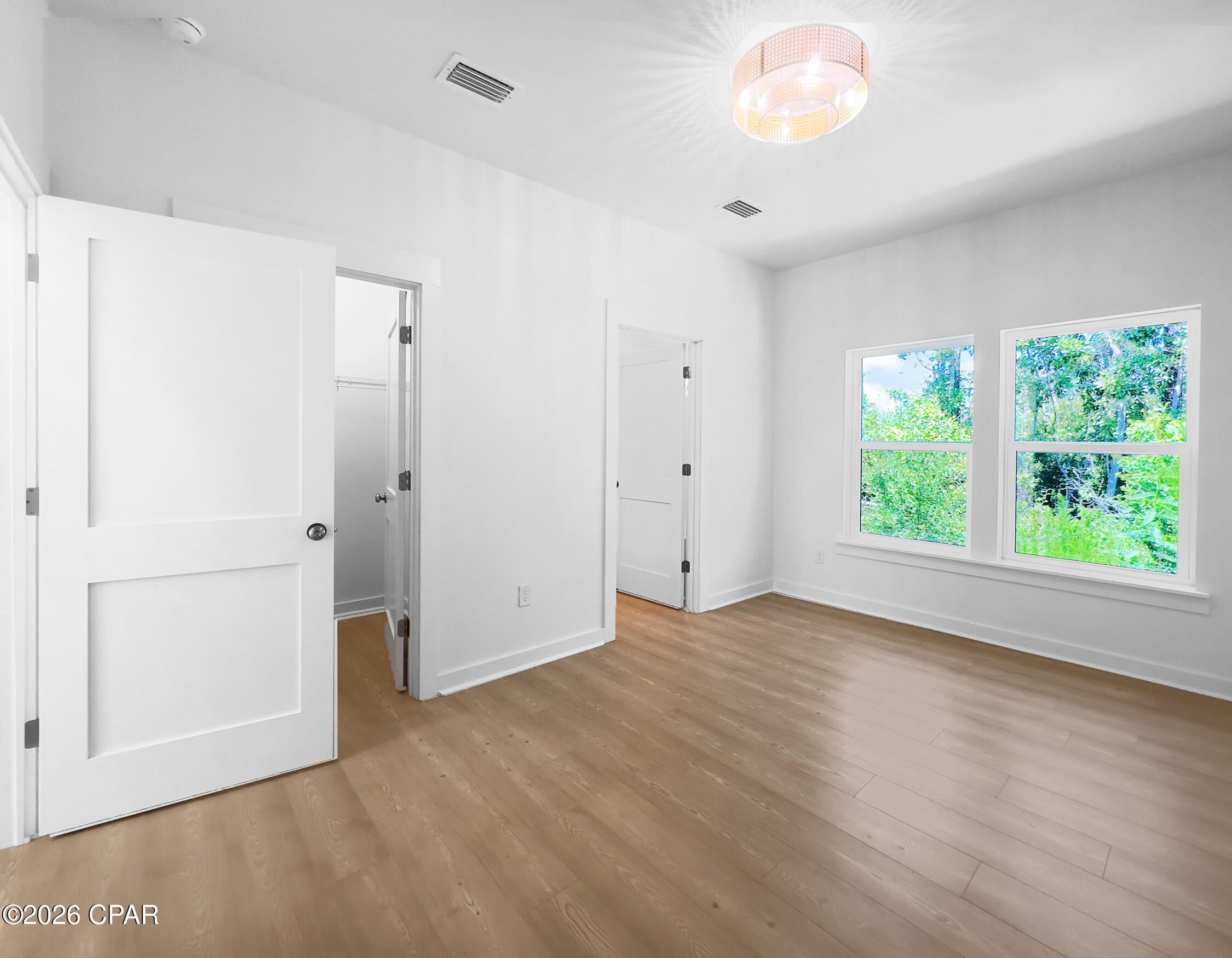 Image 23 For 592 Bonnet Street