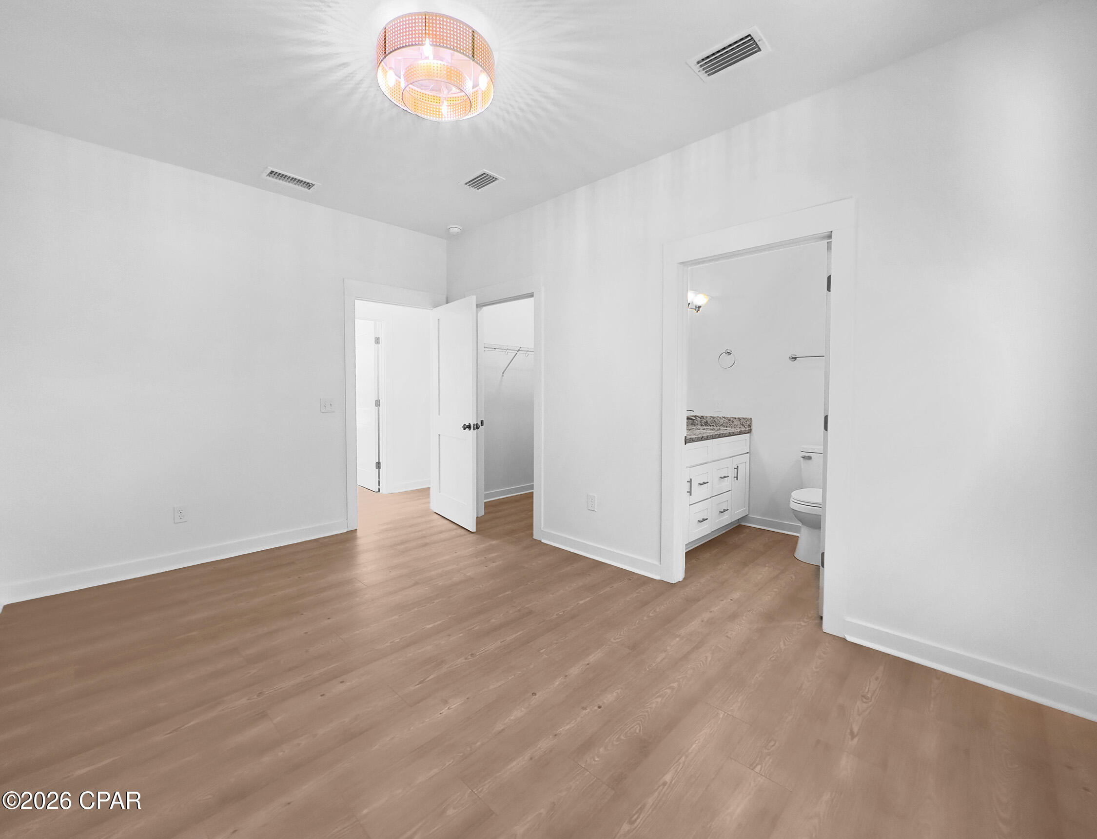 Image 24 For 592 Bonnet Street