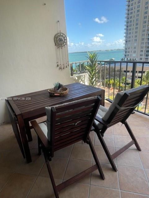 Spacious and beautifully appointed 1 bedroom, 1 bath residence at Brockell Key One Condominium. Featuring an open layout, abundant natural light and stunning ocean view. This unit is fully furnished and move in ready, offering a generous living area, a well equipped kitchen and large bedroom with ample closet space.Enjoy full services amenities including 24 hour security, concierge, pool and fitness center, all within the exclusive island community of Brickell Key. Just minute from Brickell City Centre, Downtown Miami and fine dining.