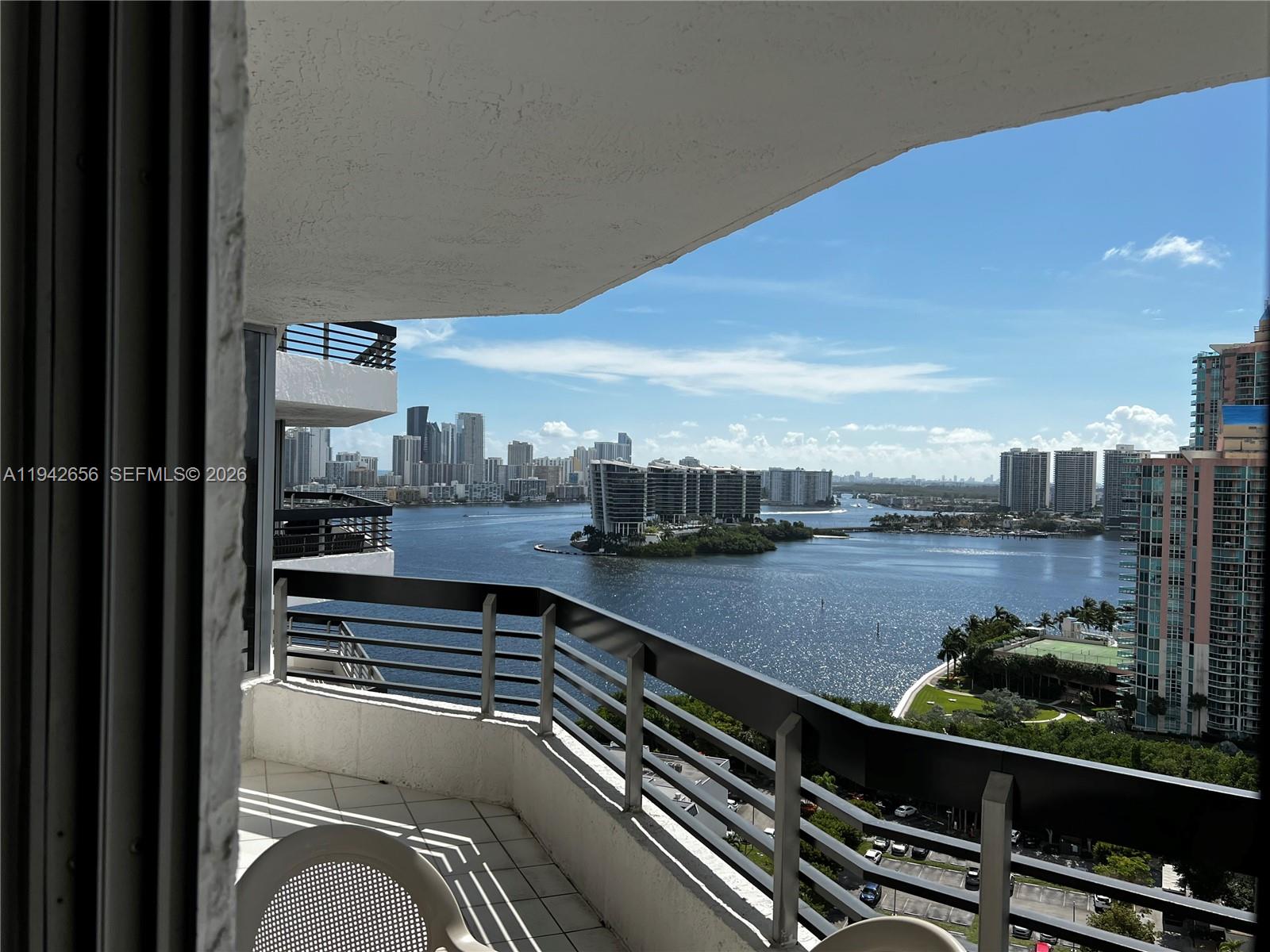 Mystic Pointe Tower 600 C
