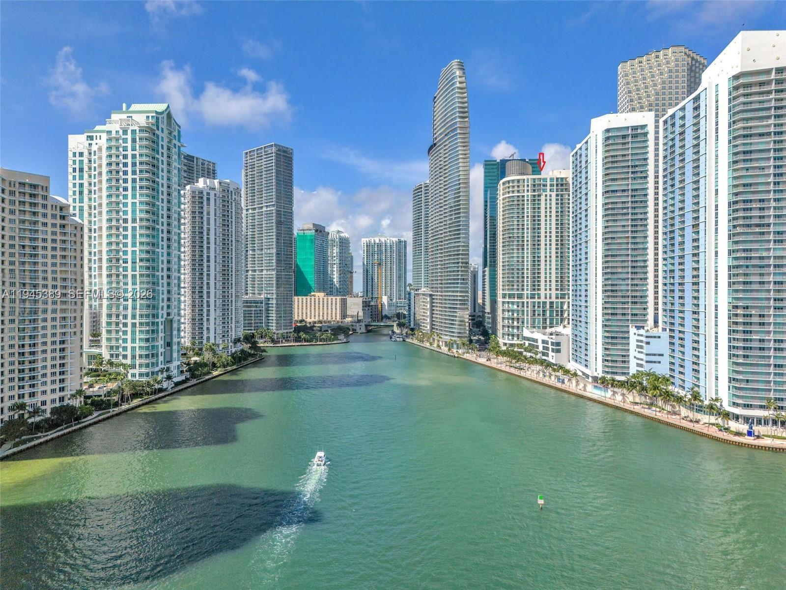 Easy to show! Beautiful and spacious 2 bed 2 bath apartment with split floor plan. Great location within walking distance to Whole Foods, Bayside, restaurants, Metromover and the newest Brickell City Center shopping mall. The building features resort-style amenities including pool, hot tub, sauna, billiards room, media room and state-of-the-art fitness center.
