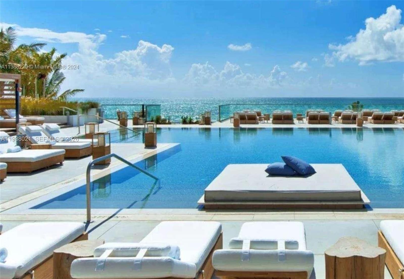 ¤ Roney Palace