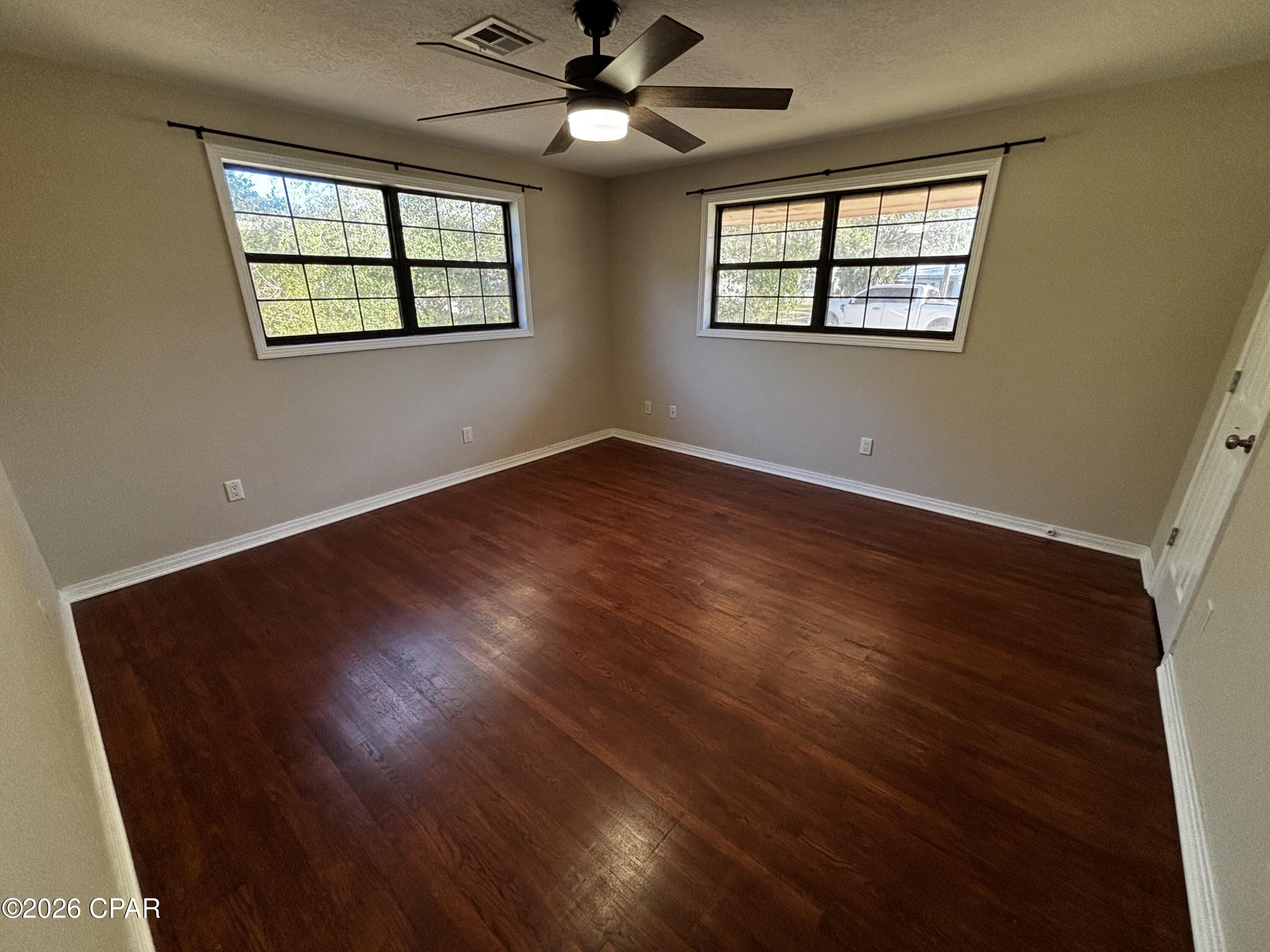 Image 18 For 652 2nd Street