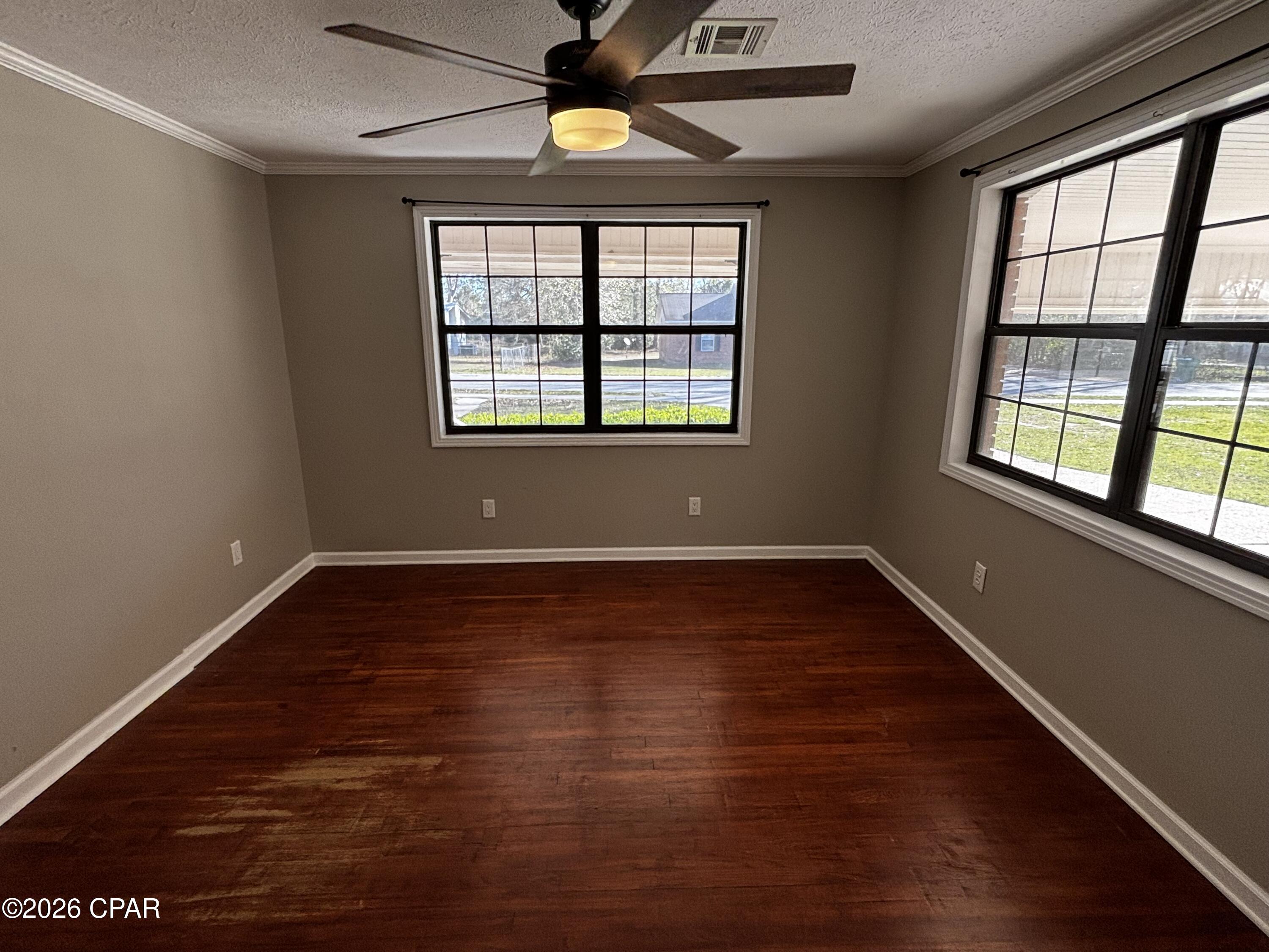 Image 4 For 652 2nd Street