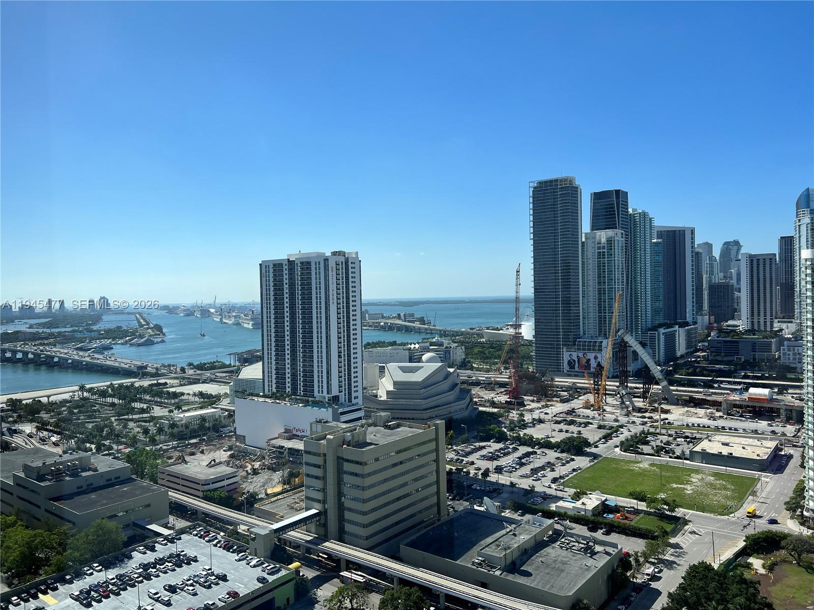 SPACIOUS AND WELL DISTRIBUTED UNFURNISHED 2/2 UNIT WITH AMAZING VIEWS. GREAT OPPORTUNITY TO LIVE IN DOWNTOWN CLOSE TO MANY PLACES SUCH AS BRICKELL, WYNDWOOD, MIDTOWN, EDGEWATER. 24 HOUR SECURITY. RESORT A LIKE AMMENITIES; 3 POOLS, JACUZZI, GYM, PARTY ROOM, AMONG OTHERS.