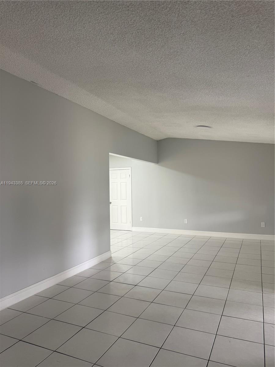 BEAUTIFUL 4/2 SINGLE-FAMILY HOME FEATURING AN OPEN FLOOR PLAN. FRESHLY PAINTED INTERIOR AND EXTERIOR. RENOVATED KITCHEN AND BATHROOMS.NICE FENCED BACKYARD, IDEAL FOR OUTDOOR ENTERTAINMENT.