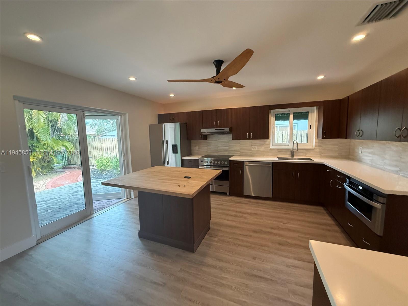 Hollywood Center Amen Pla