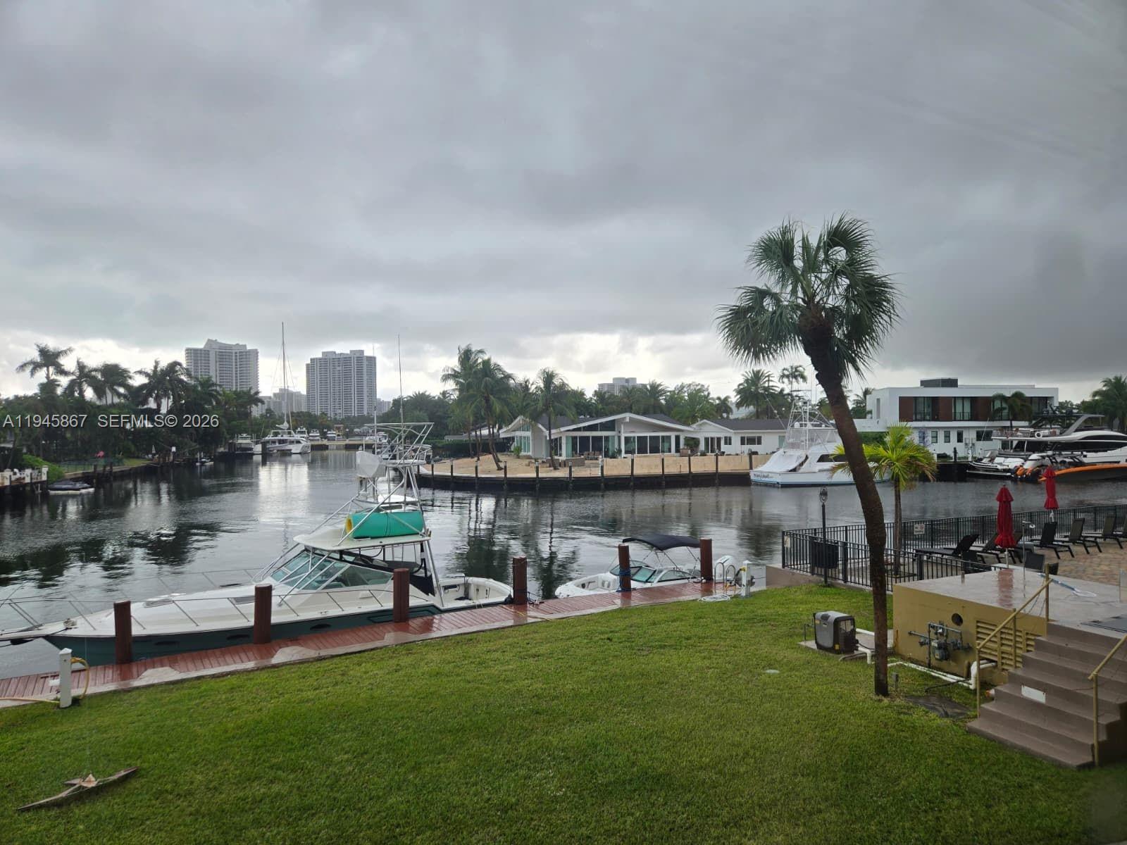 Yacht Club Condo (The)