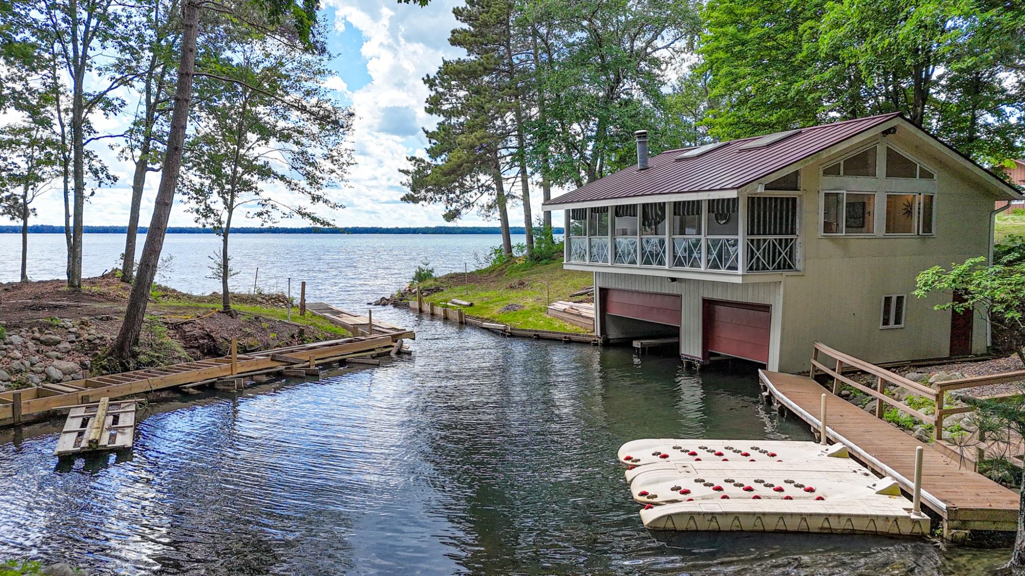 Fence Lake house picture