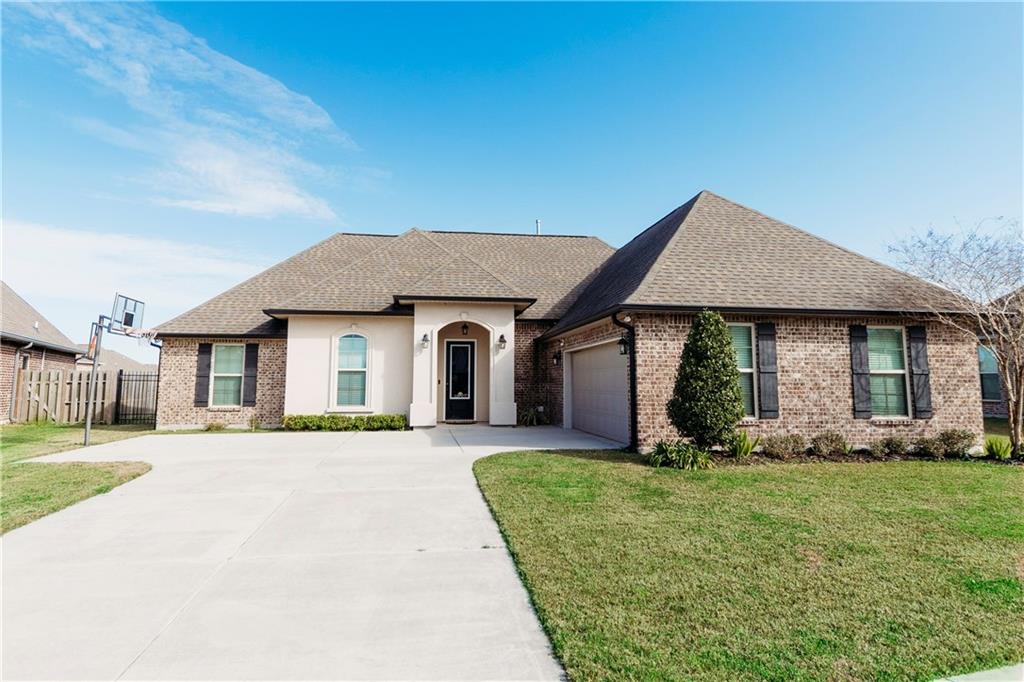 Homes for sale in Thibodaux, LA | 315 Royal Oak Blvd, Thibodaux, LA 70301 | MLS# 2537535