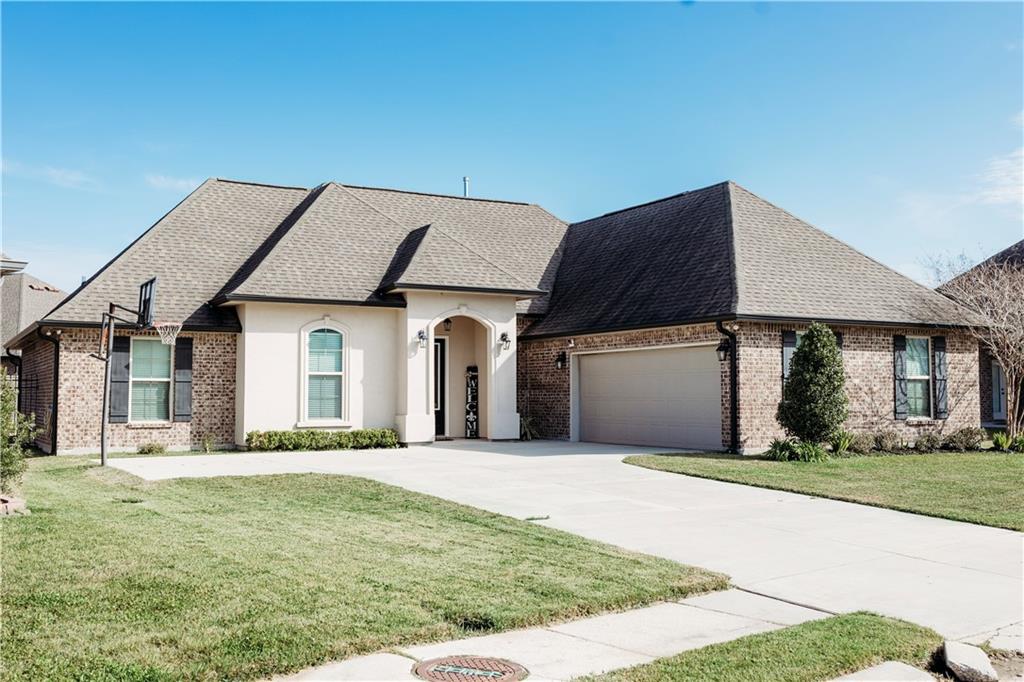 Homes for sale in Thibodaux, LA | 315 Royal Oak Blvd, Thibodaux, LA 70301 | MLS# 2537535