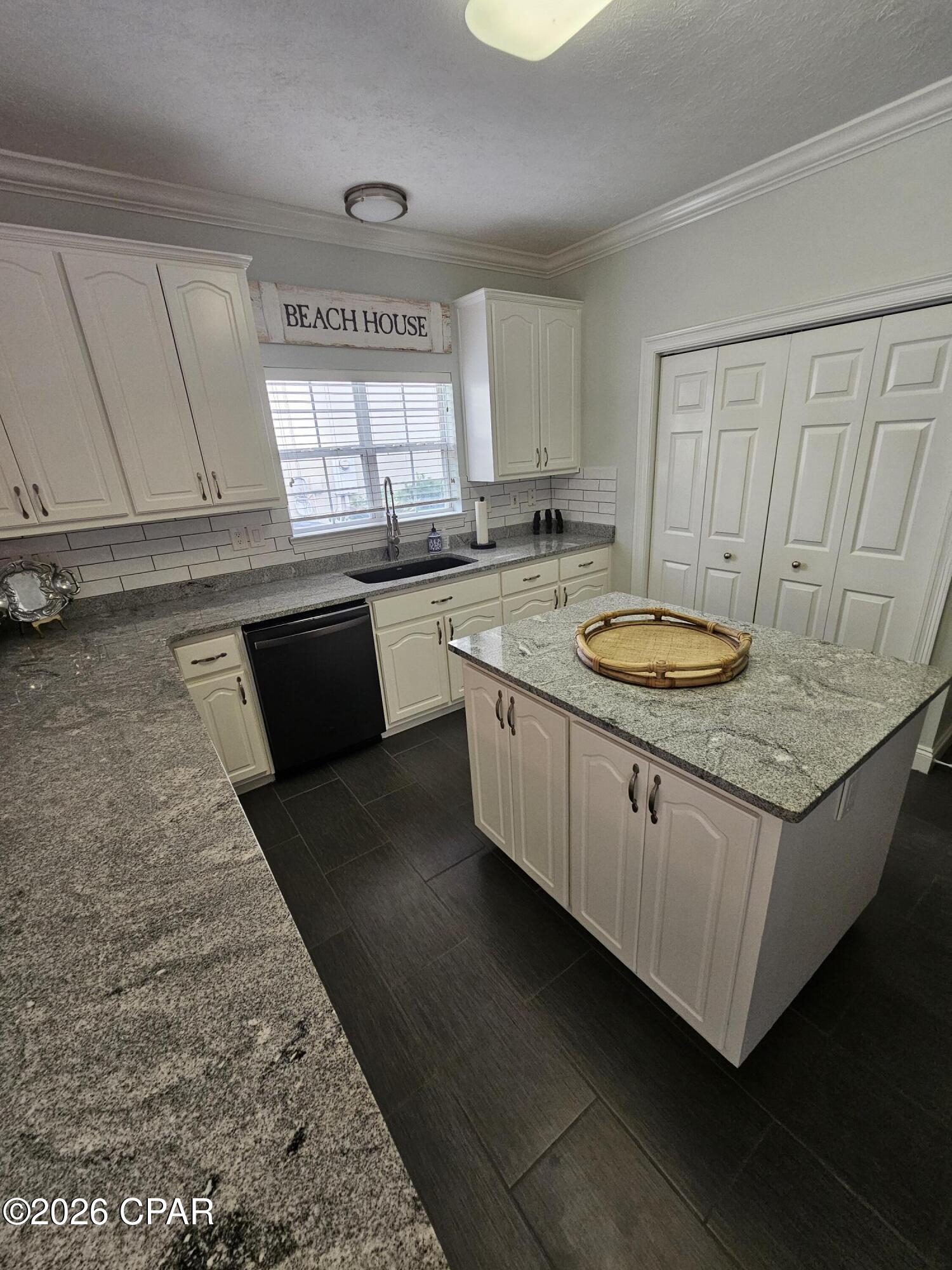 Image 7 For 7009 Lagoon Drive 106