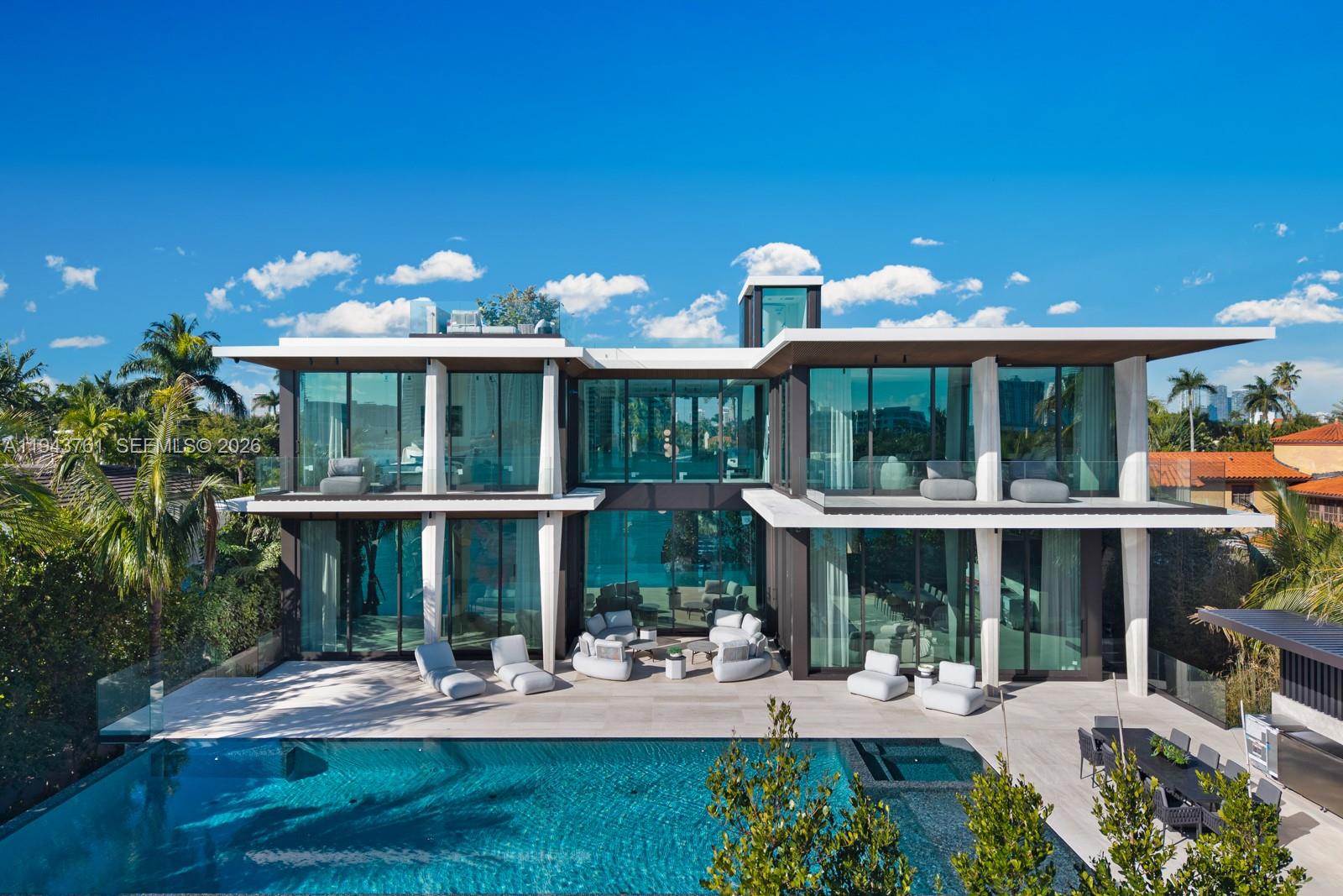 217 E Rivo Alto Dr