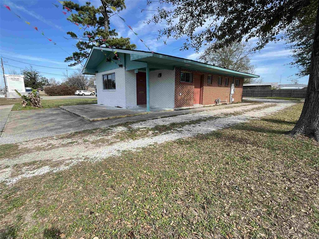 1302 Sampson Street — photo 2