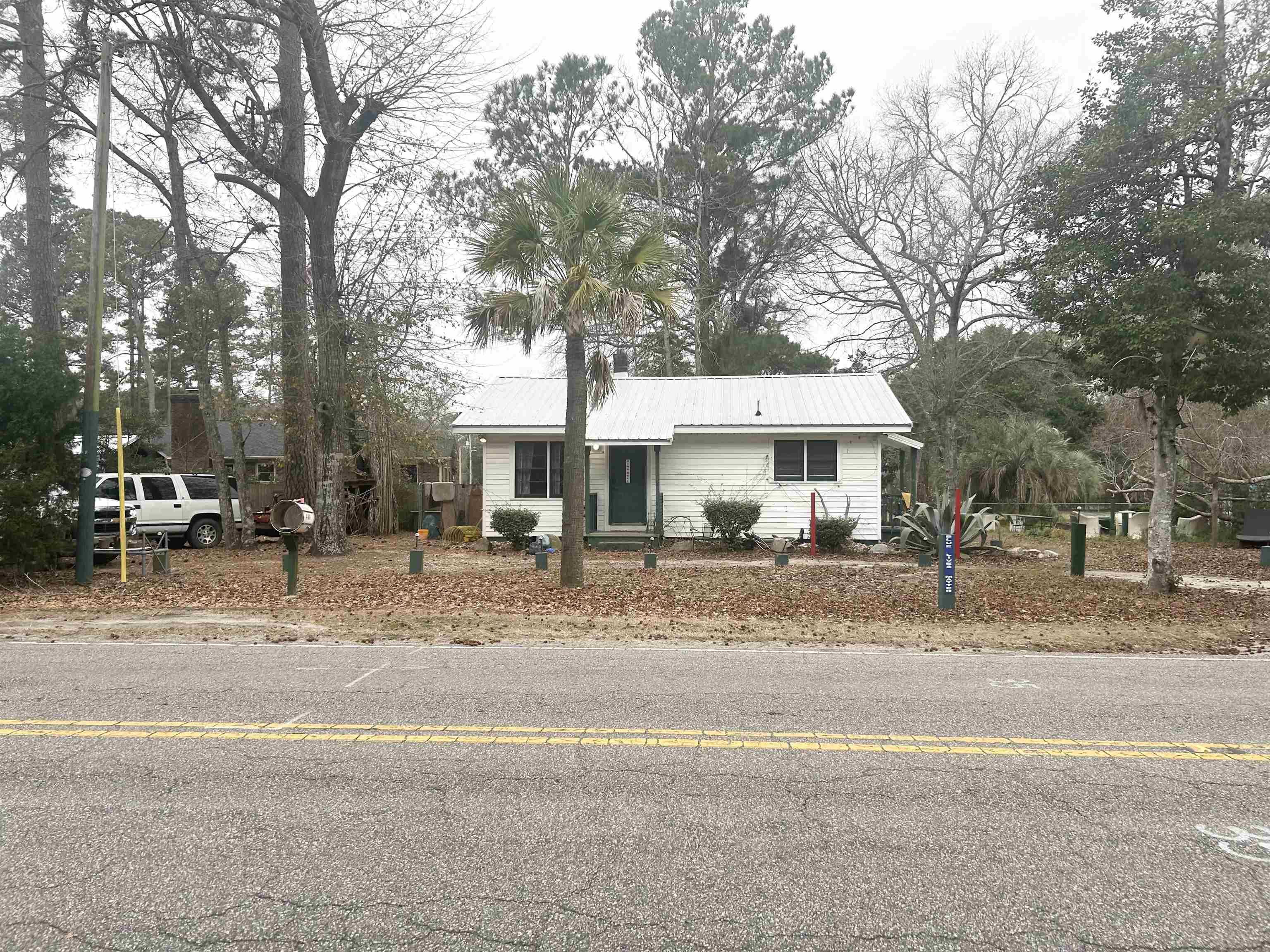 4188 Mineola Ave. Little River, SC 29566