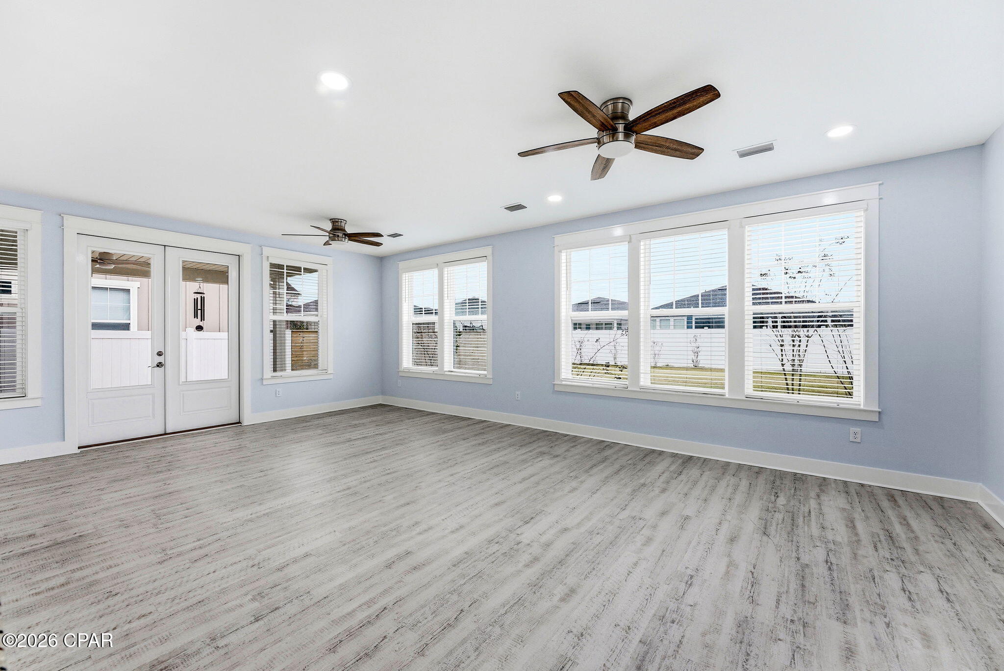 Listing photo id 12 for 1712 Daffodil Street