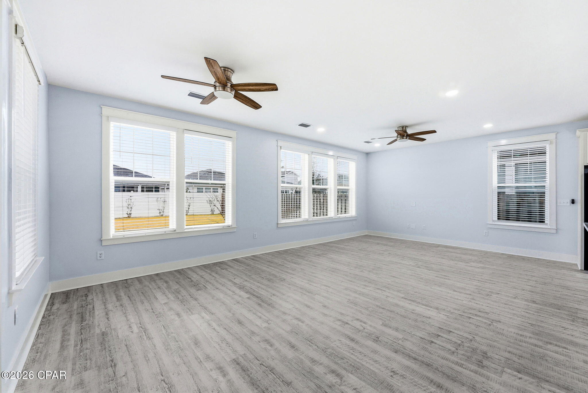 Listing photo id 14 for 1712 Daffodil Street