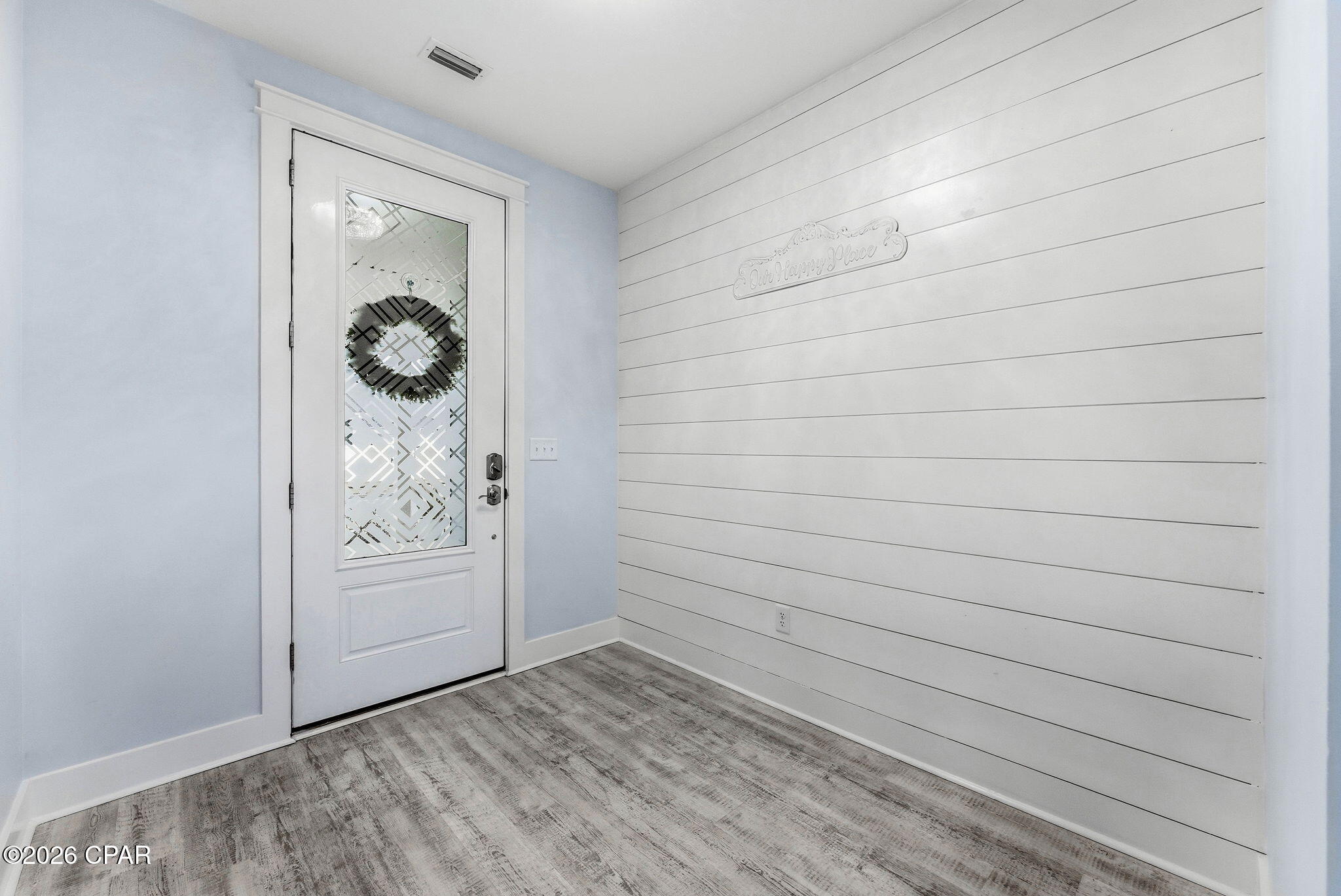 Listing photo id 3 for 1712 Daffodil Street