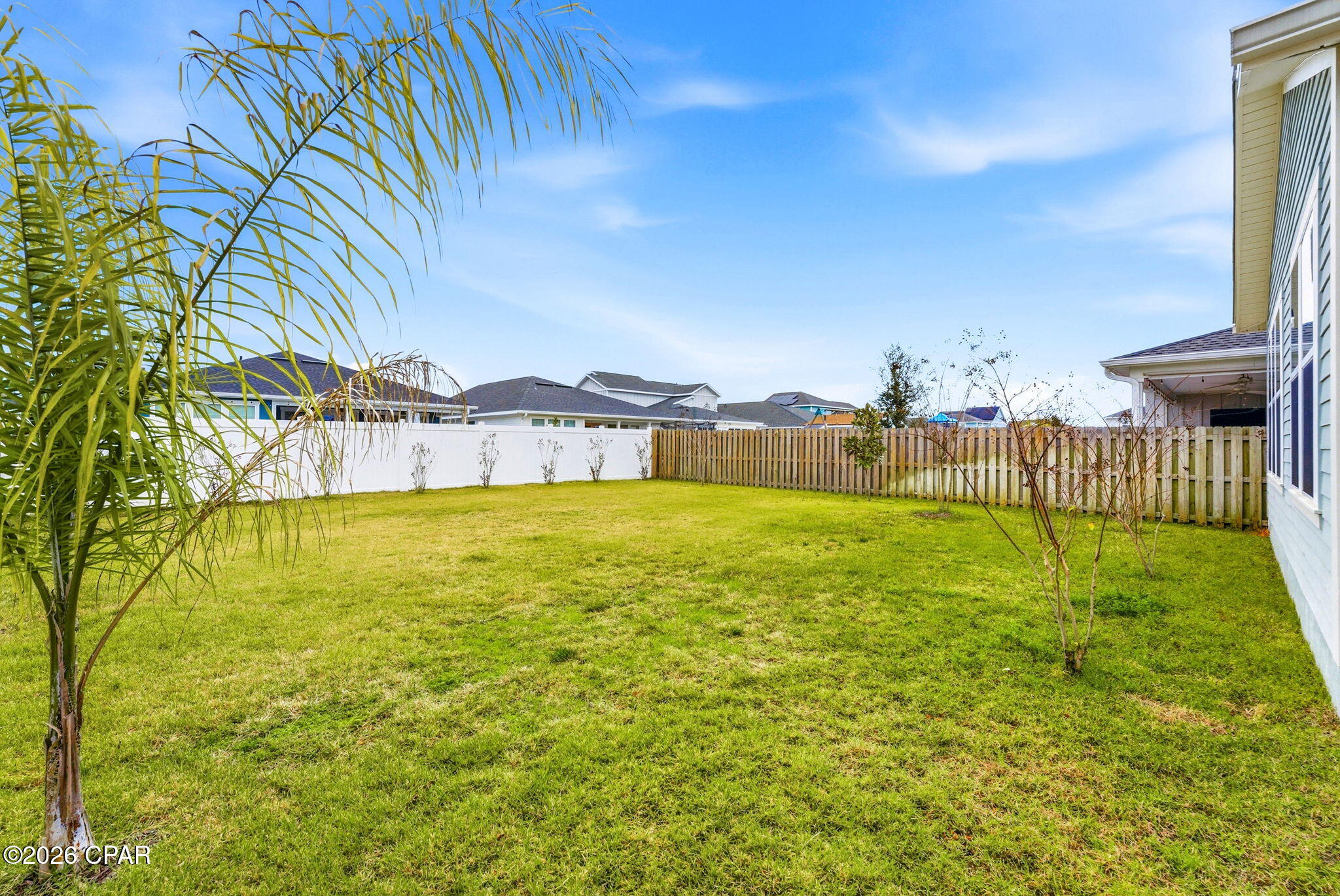 Listing photo id 34 for 1712 Daffodil Street