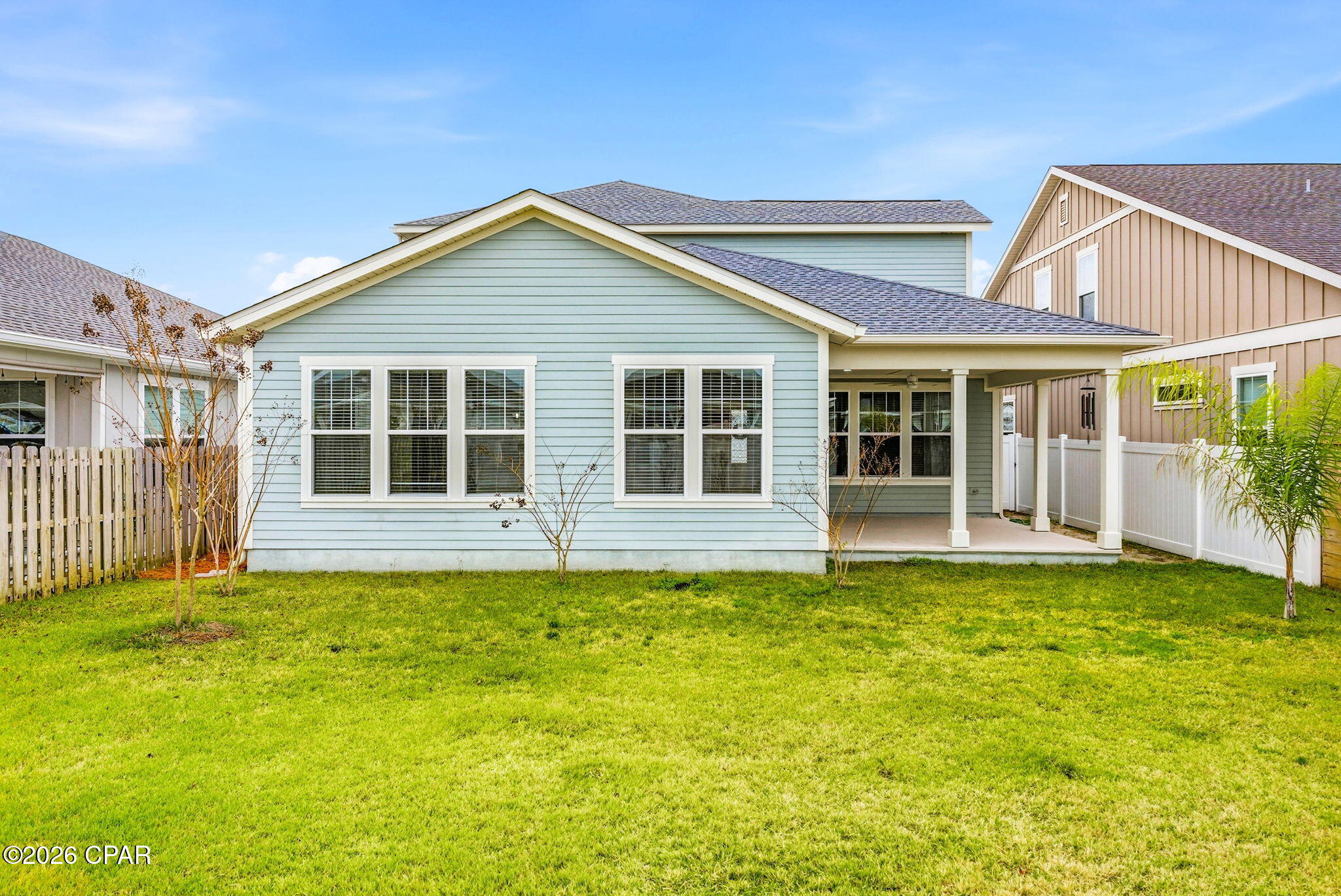 Listing photo id 35 for 1712 Daffodil Street