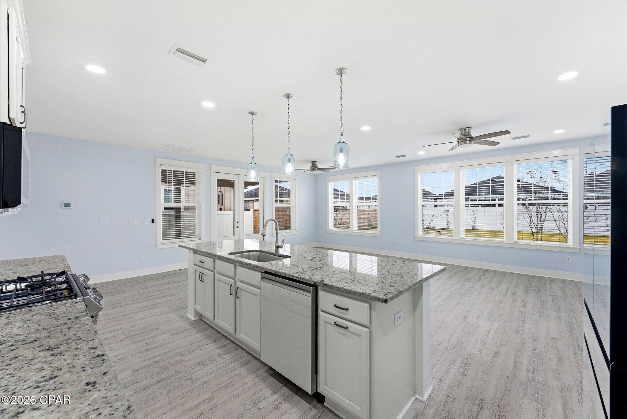 Listing photo id 9 for 1712 Daffodil Street