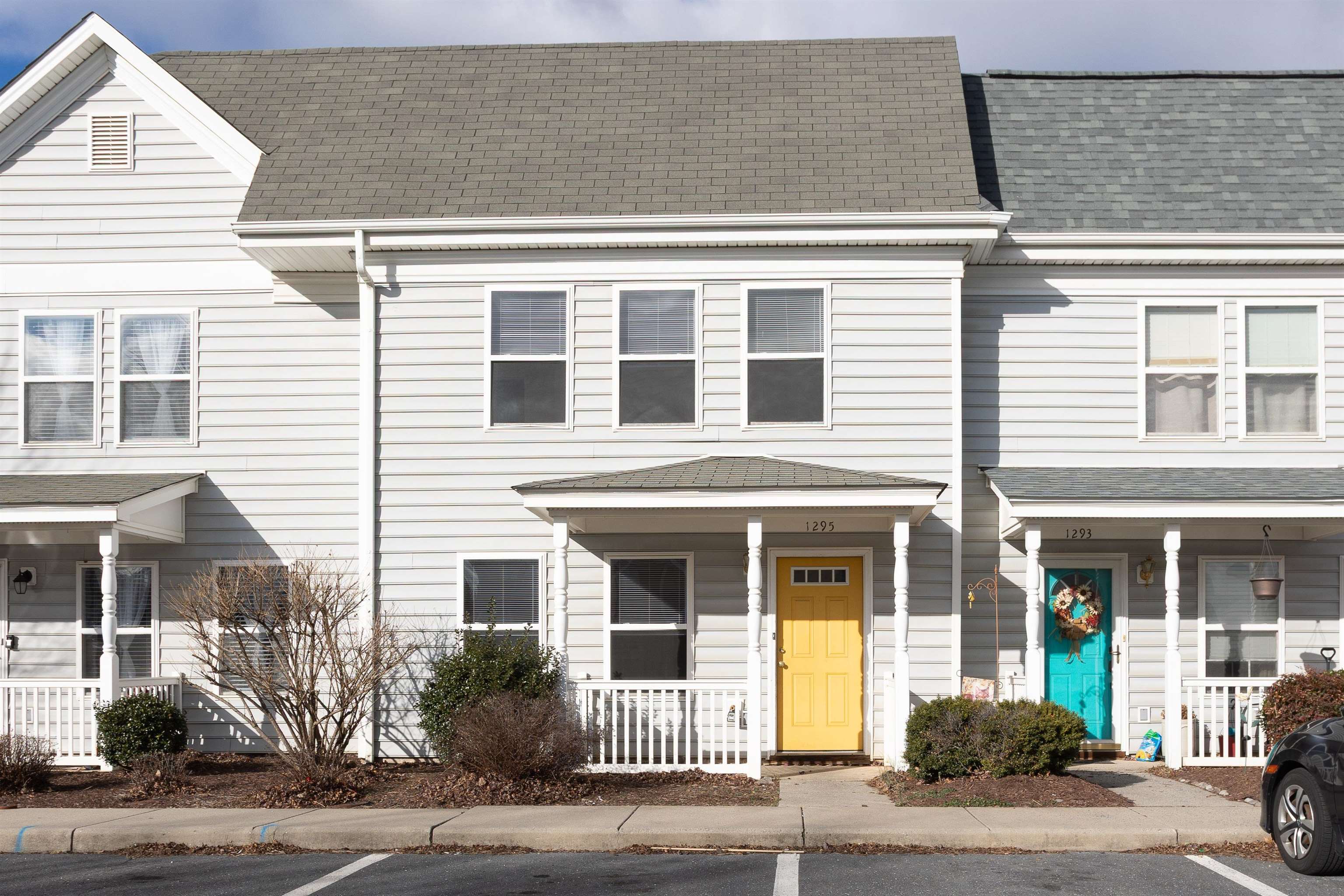 1295 OLD RICHMOND CIR exterior