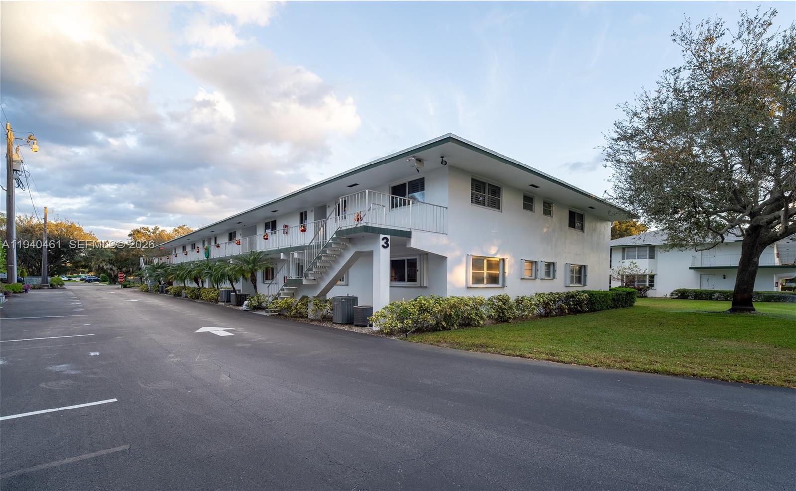 Homes for sale in Tequesta, FL | 3 Westwood Ave #101E, Tequesta, FL 33469 | MLS# A11940461