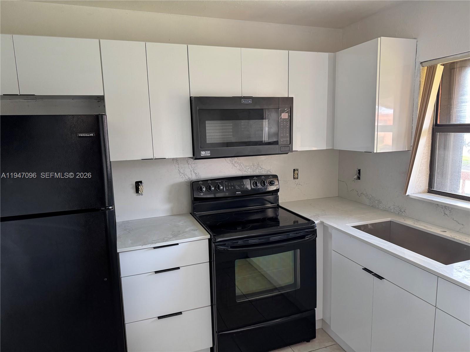 Lago Grande Condo Three C