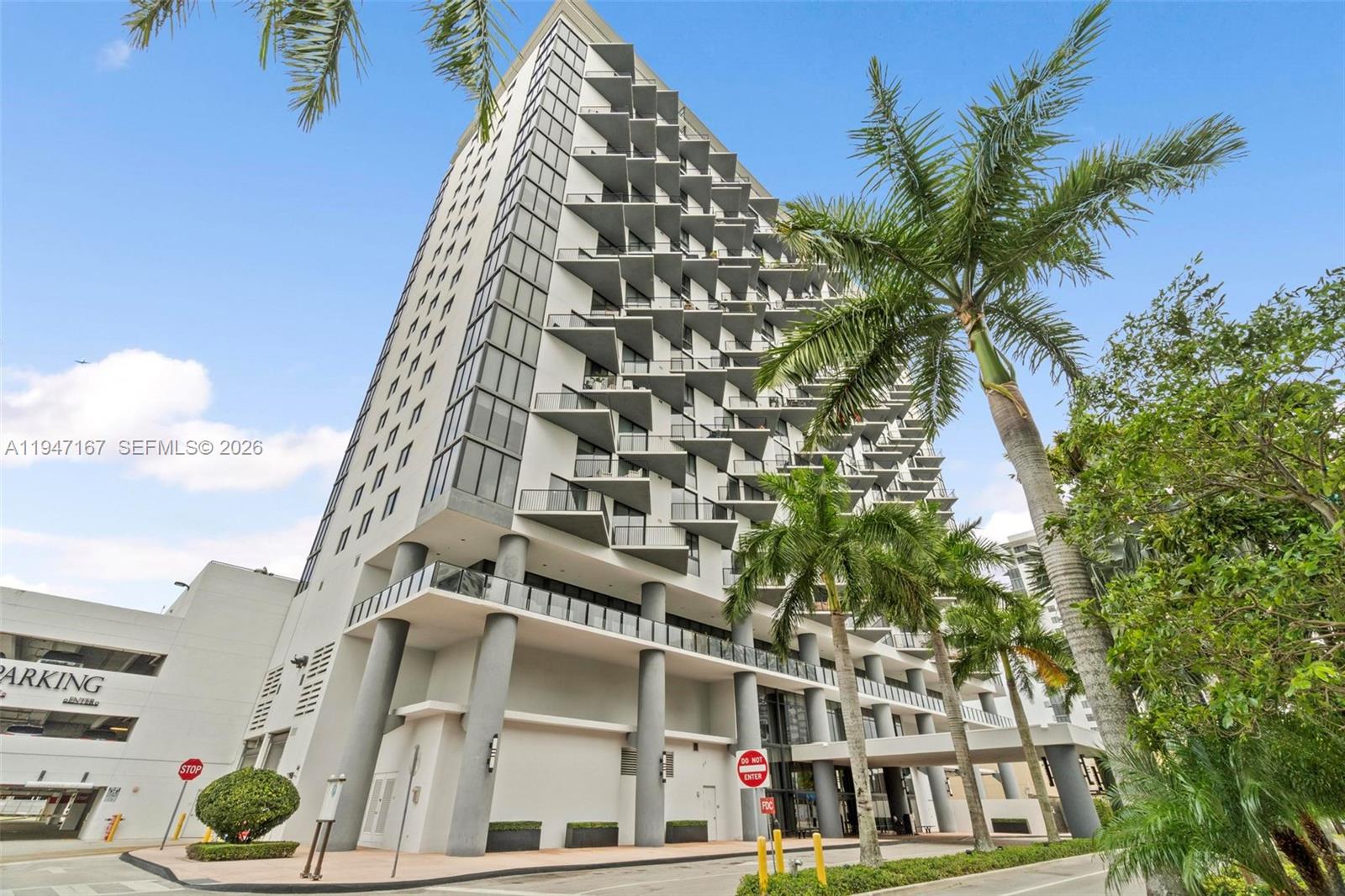 5252 Paseo Condo