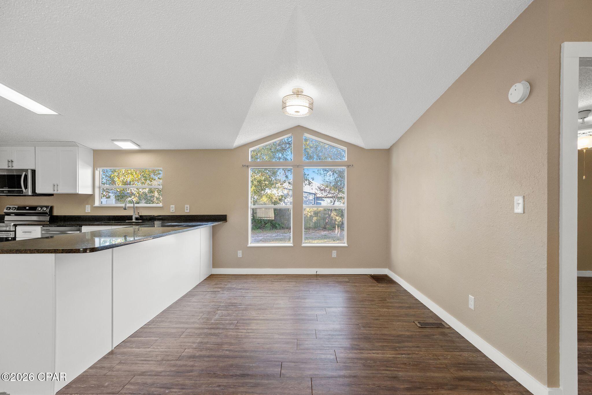 Image 12 For 640 Lagoon Oaks Circle