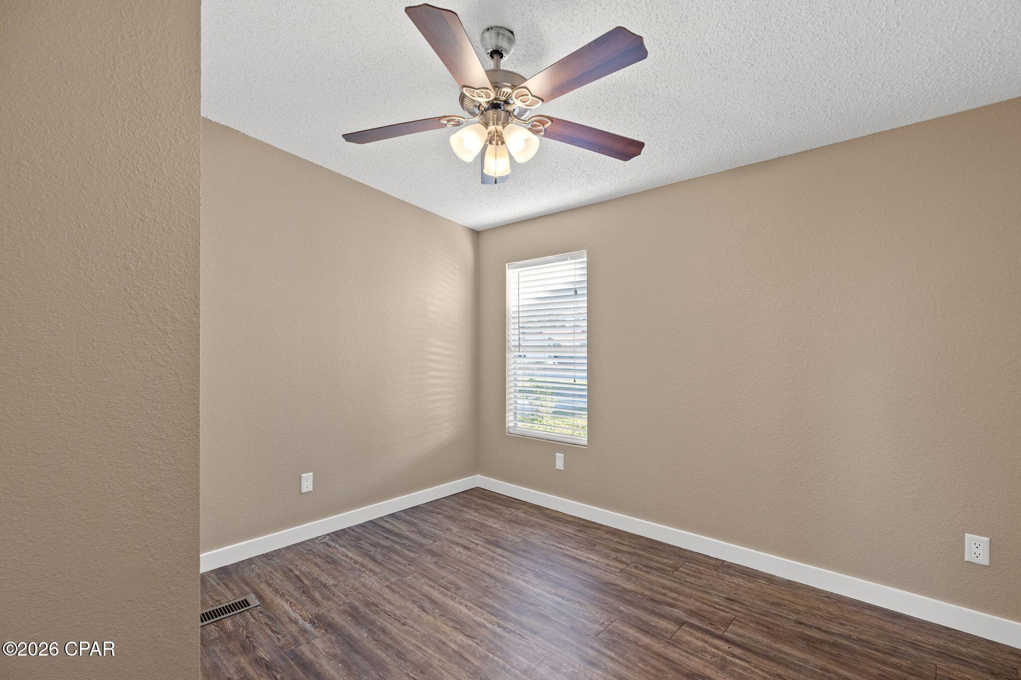 Image 24 For 640 Lagoon Oaks Circle