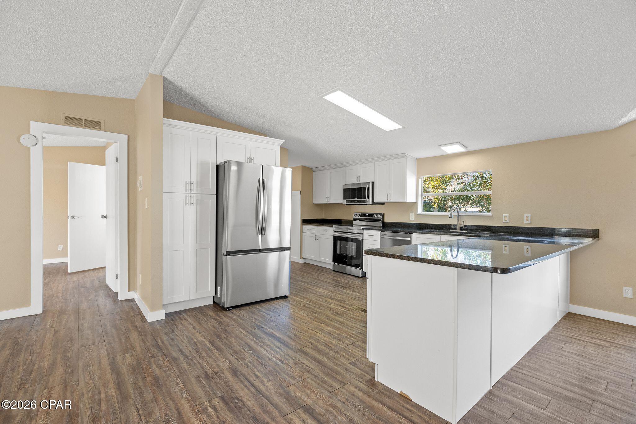 Image 8 For 640 Lagoon Oaks Circle