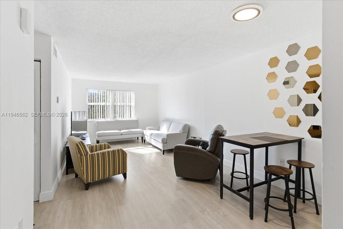 Updated and well-maintained 1-bedroom, 1-bath condo in the heart of Palmetto Bay. Enjoy an updated kitchen and bathroom with a washer and dryer combo unit, a bright living area, and it includes one assigned parking space. Conveniently located near US-1, The Falls, Southland. Mall, and local parks. Within easy proximity to major roads.