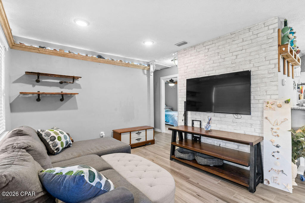 Image 6 For 806 Huntington Drive