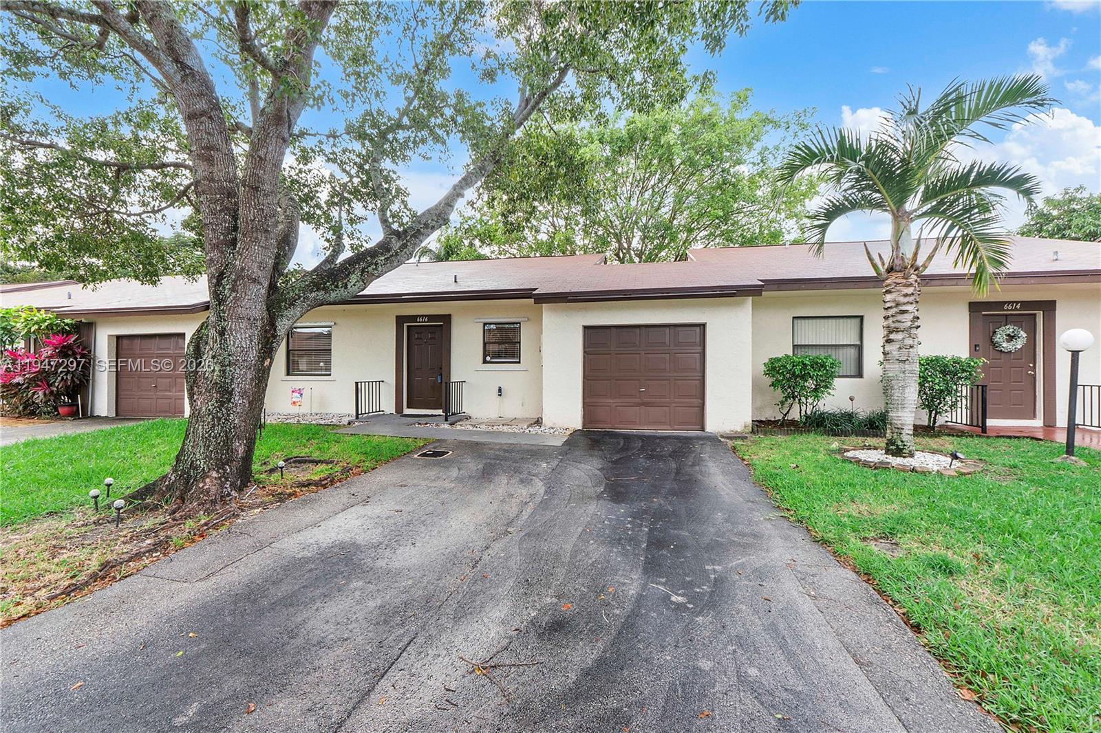 Venetian Lakes Condo