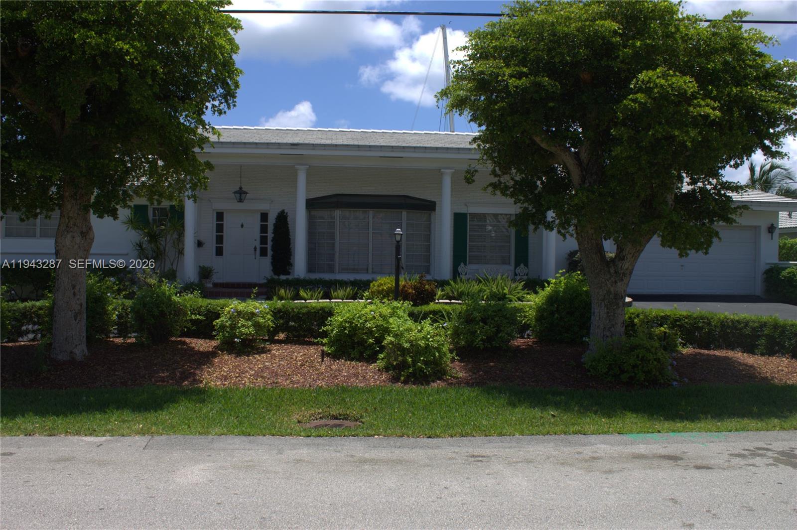 House for Sale in North Miami Beach, FL