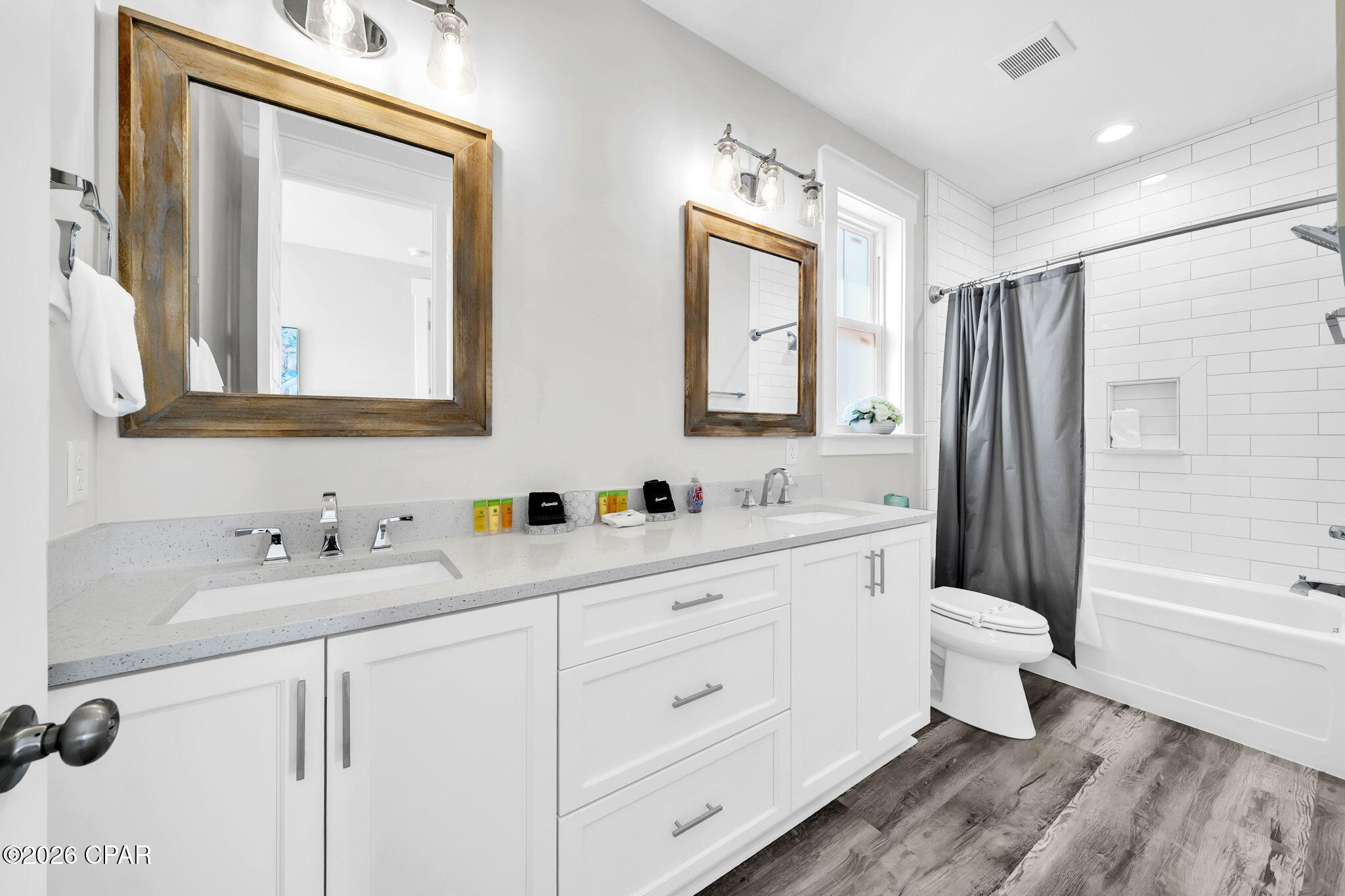 Image 37 For 19912 Front Beach Road